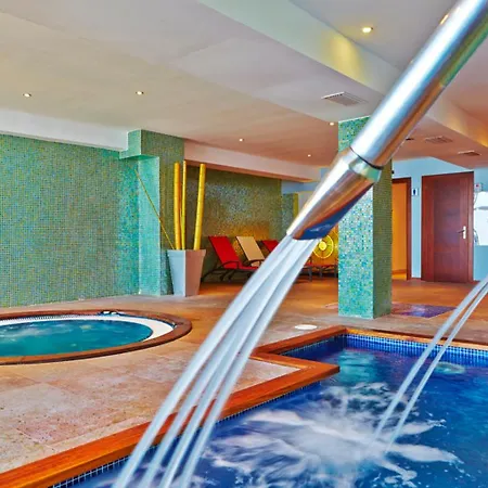 Flamboyan Caribe & מלון 4*